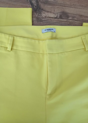 LC Waikiki Kadın Renkli Sarı Kumaş Pantolon