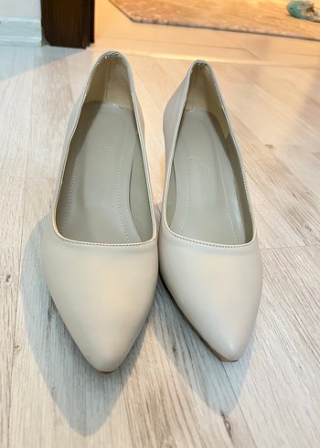 Bej Minimalist Stiletto Topuklu Kadın Ayakkabı