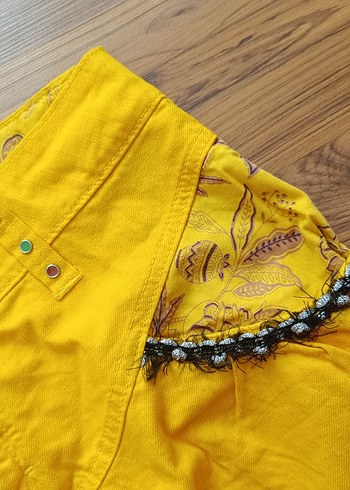 Old Cotton Cargo Sarı Nakışlı Düğmeli Mini Etek