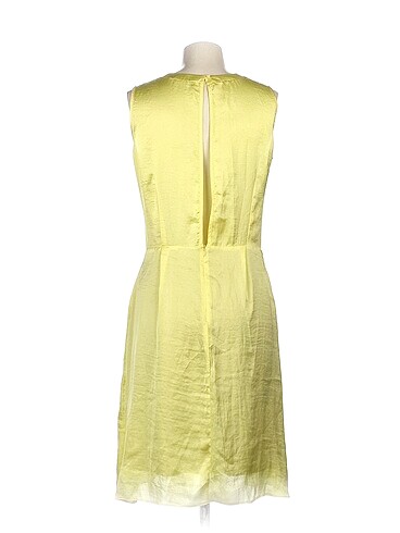 40 Beden PreLoved Kısa Elbise %70 İndirimli.