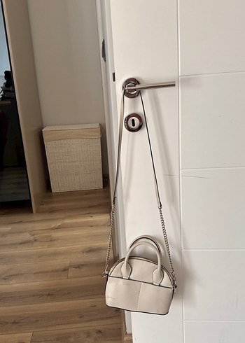 Zara Bej Zincir Detaylı Deri Kadın Çanta