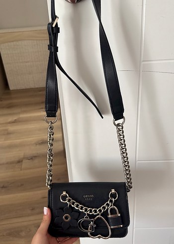 Guess Siyah Zincir Detaylı Guess Deri Kadın Çanta