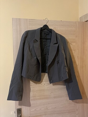 Trendyolmilla marka 42 beden crop blazer ceket