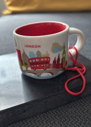 Beden Renkli Londra Temalı Kupa