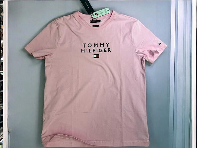 Tommy hilfiger iconic pink tshirt