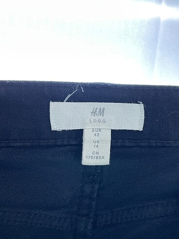 42 Beden siyah Renk H&M Jean / Kot %70 İndirimli.