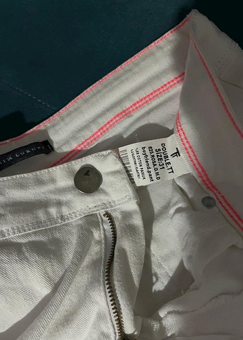 31 Beden beyaz Renk Beyaz Yırtık Detaylı Salaş Kot Pantolon