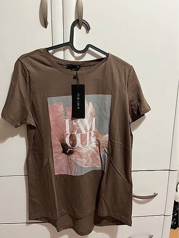Etiketli tshirt