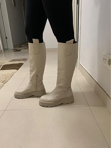 37 Beden Stradivarius çizme