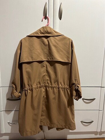 s Beden Stradivarius trençkot