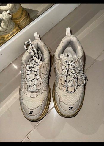 Balenciaga 37