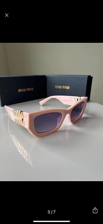 Beden Miu miu sunglasses