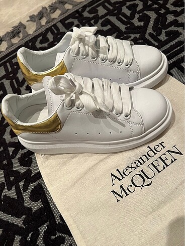 Alexander McQueen sneaker
