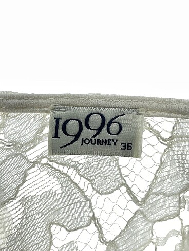 36 Beden beyaz Renk Journey Bluz %70 İndirimli.