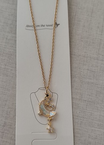 Zincir Detaylı Altın Renkli Ay ve Yıldız Kolye - Görsel 3