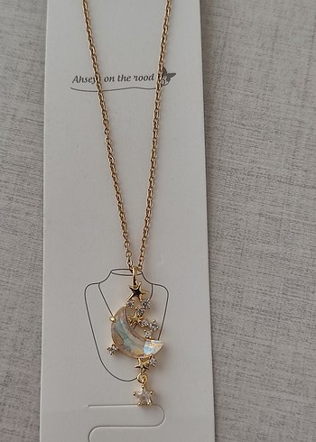 Zincir Detaylı Altın Renkli Ay ve Yıldız Kolye - Görsel 2