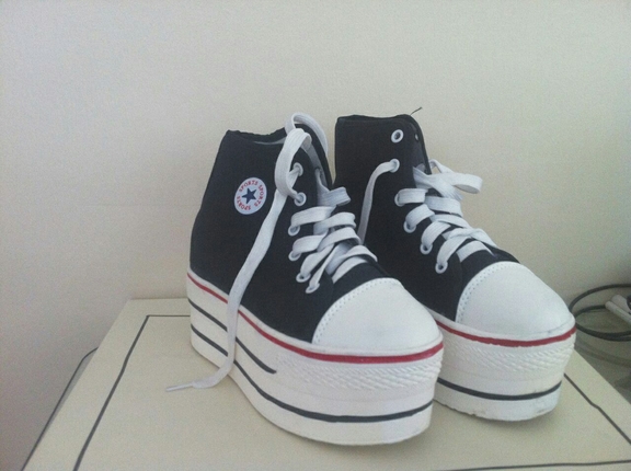 Dolgu topuk Converse 