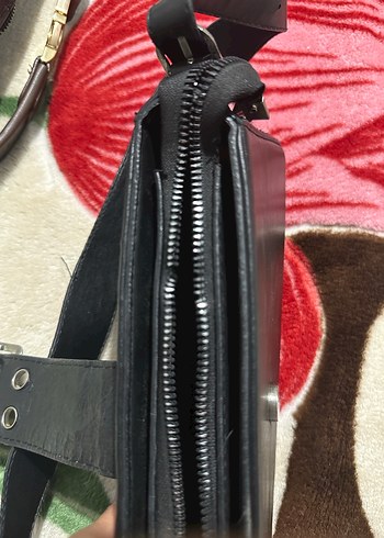 Parlak Siyah Deri Kemerli Kadın Çanta - Görsel 3