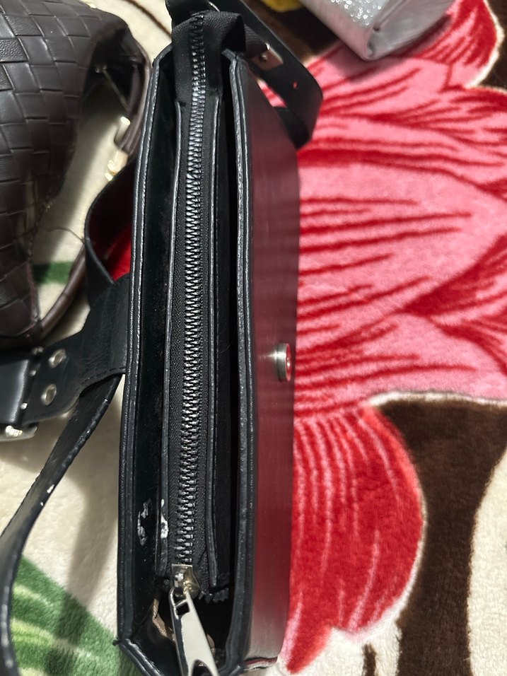 Parlak Siyah Deri Kemerli Kadın Çanta - Görsel 4