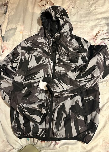 Gri Kapüşonlu Erkek Streetwear Yağmurluk
