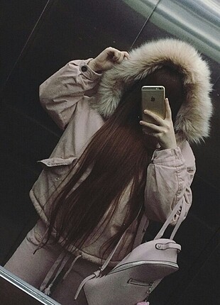 Bershka kışlık parka. Kışın çok sıcak tutar ve resimdeki gibi şi