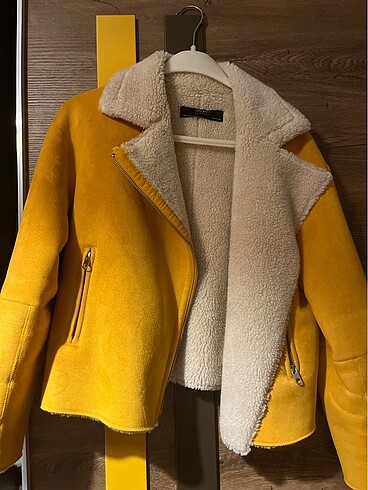 Zara Hardal Yunlu Kisa Ceket