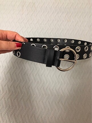 Stradivarius Siyah delikli suni deri kemer