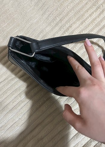 Kemer Detaylı Siyah Deri Çanta - Görsel 3