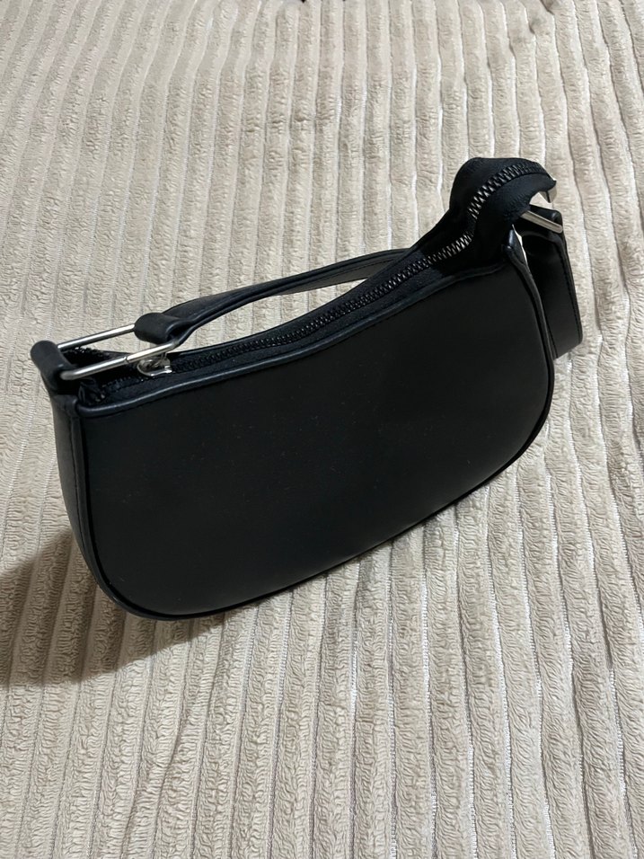 Kemer Detaylı Siyah Deri Çanta - Görsel 2