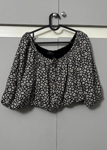 Balon kollu crop çiçek desenli bershka üst