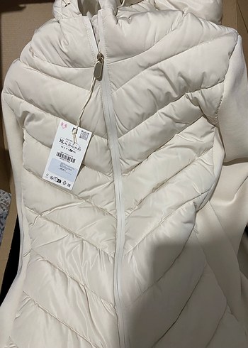 Beyaz Kapüşonlu Kadın Mont - Görsel 2