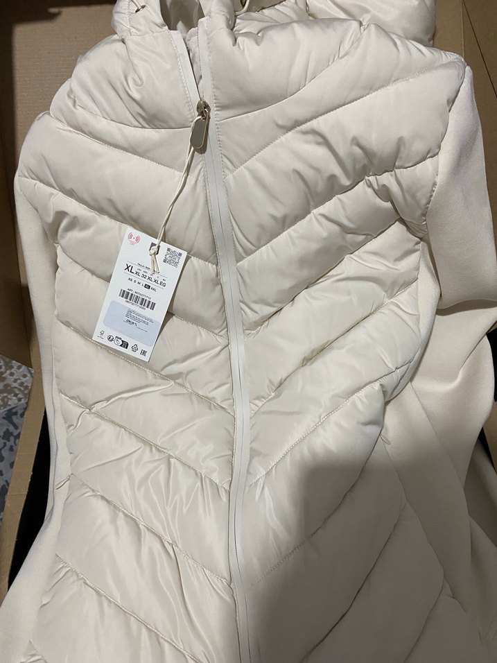 Beyaz Kapüşonlu Kadın Mont - Görsel 2