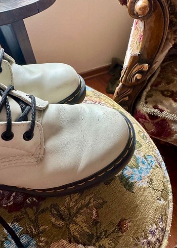 Orjinal Dr. martens Beyaz Tüylü Kadın Bot - Görsel 4