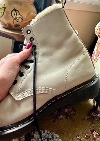Orjinal Dr. martens Beyaz Tüylü Kadın Bot - Görsel 6
