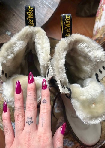 Orjinal Dr. martens Beyaz Tüylü Kadın Bot - Görsel 7