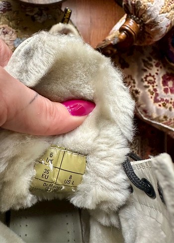 Orjinal Dr. martens Beyaz Tüylü Kadın Bot - Görsel 8