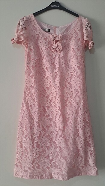 Pembe dantelli elbise midi