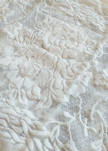 Gri işlemeli beyaz yatak örtüsü - Görsel 4