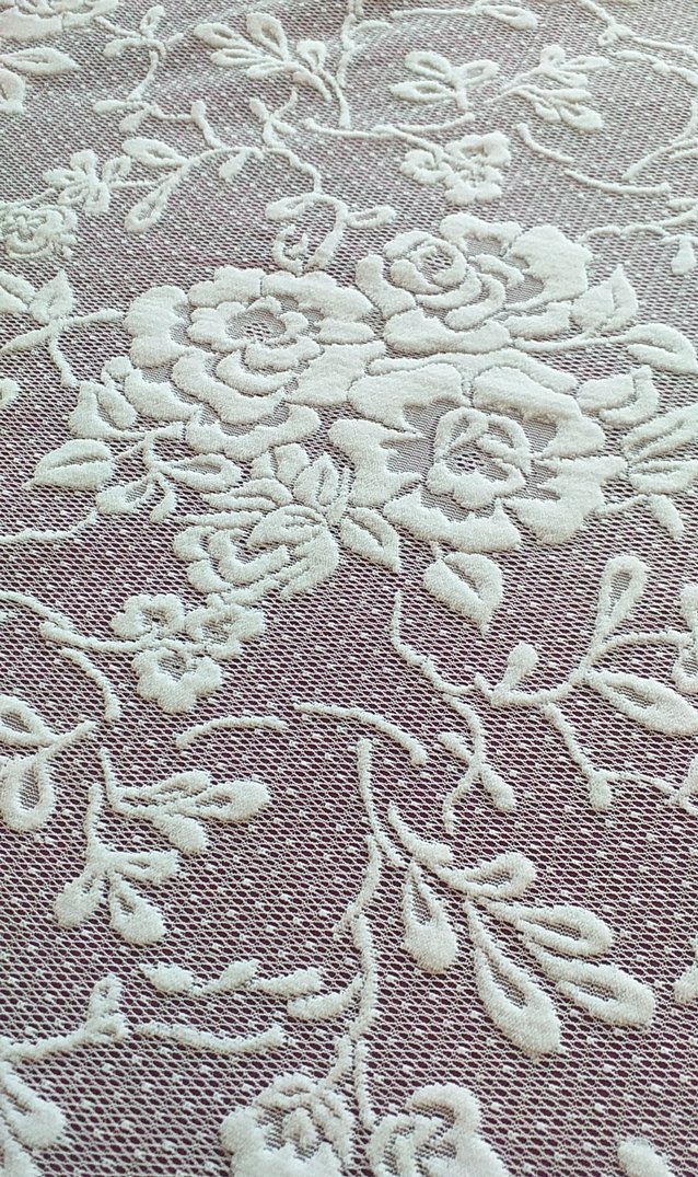 Gri işlemeli beyaz yatak örtüsü - Görsel 3