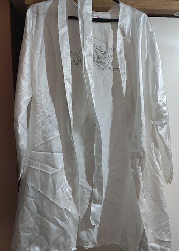 Nakışlı Beyaz Kadın Sabahlık - Görsel 3