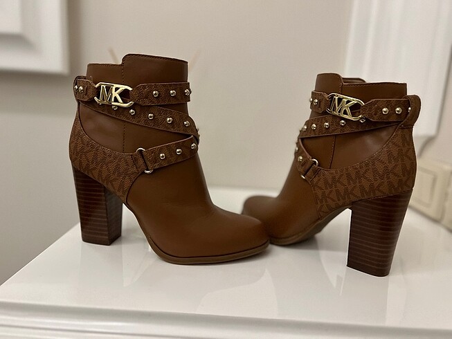 35 Beden kahverengi Renk Orjinal Michael Kors Etiketli 35 no topuklu bot