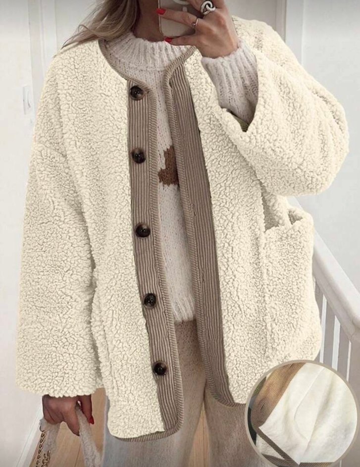 Düğmeli Beyaz Kadın Peluş Ceket - Görsel 3