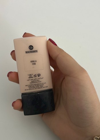 Huda Beauty Easy Blur Açık Bej Fondöten - Görsel 2