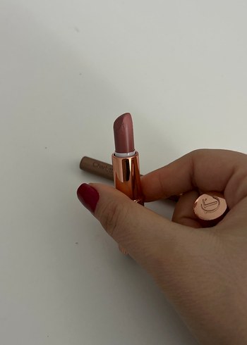 Charlotte Tilbury Parlak Bej Dudak seti - Görsel 3