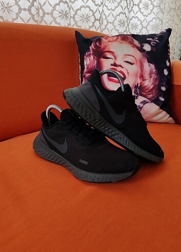 Nike ORJİNAL NİKE REVOLUTİON BLACK SORUNSUZ TEMİZ AYAKKABI ORJİNAL AY