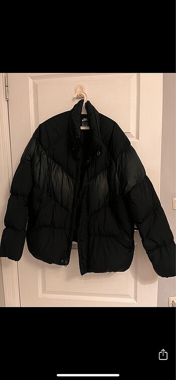 Nike Mont