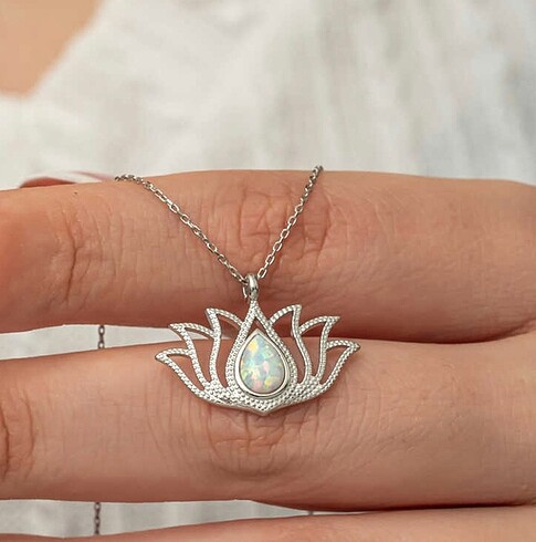 Opal taşlı gümüş lotus kolye