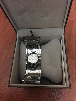 Gucci Kol saati orijinal birkez kullanıldı