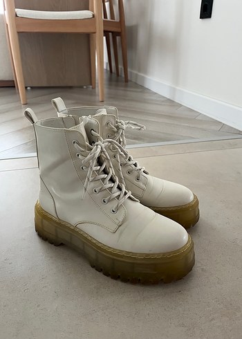 Stradivarius bot - Görsel 3