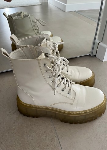 Stradivarius bot - Görsel 2